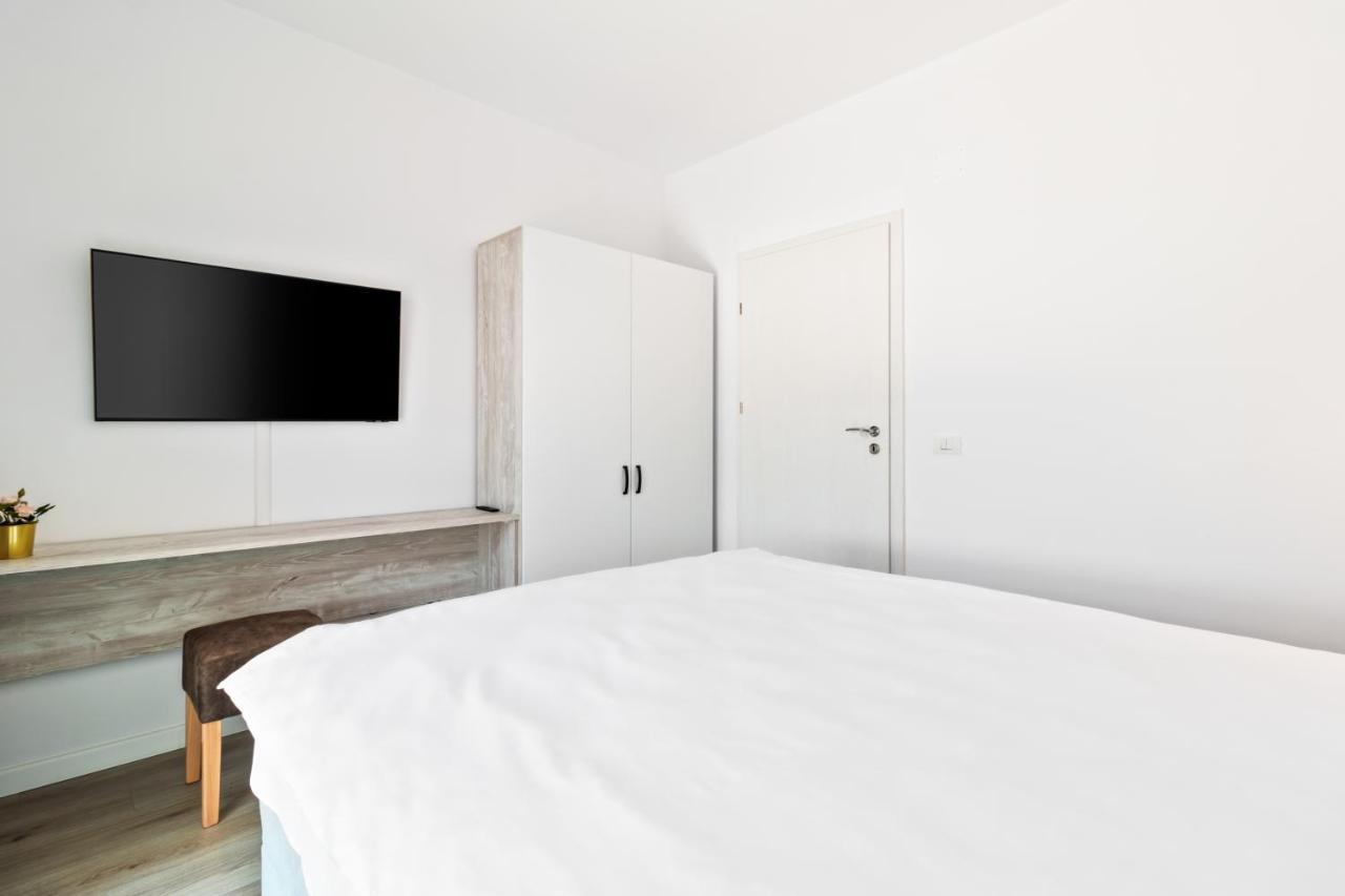 Grand Hill Flats Apartment Орадеа Екстериор снимка